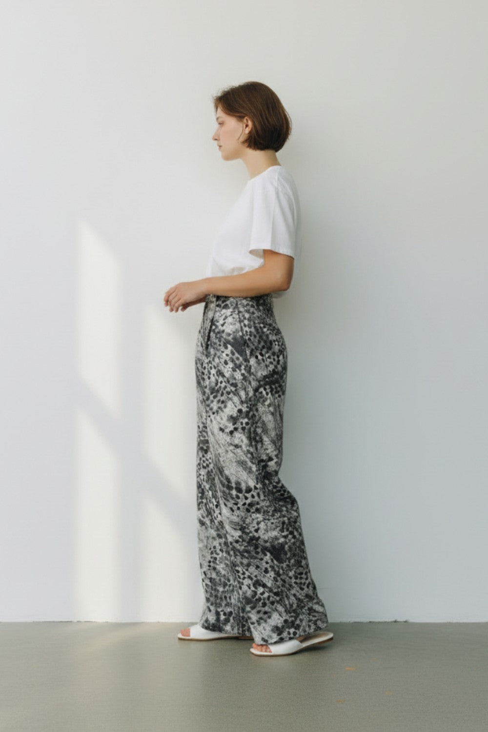 Pantalon large imprimé zippé avec ceinture – Noir – William de Faye