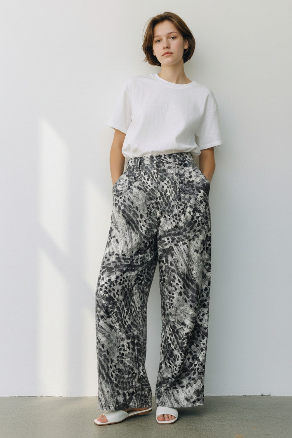 Pantalon large imprimé zippé avec ceinture – Noir – William de Faye
