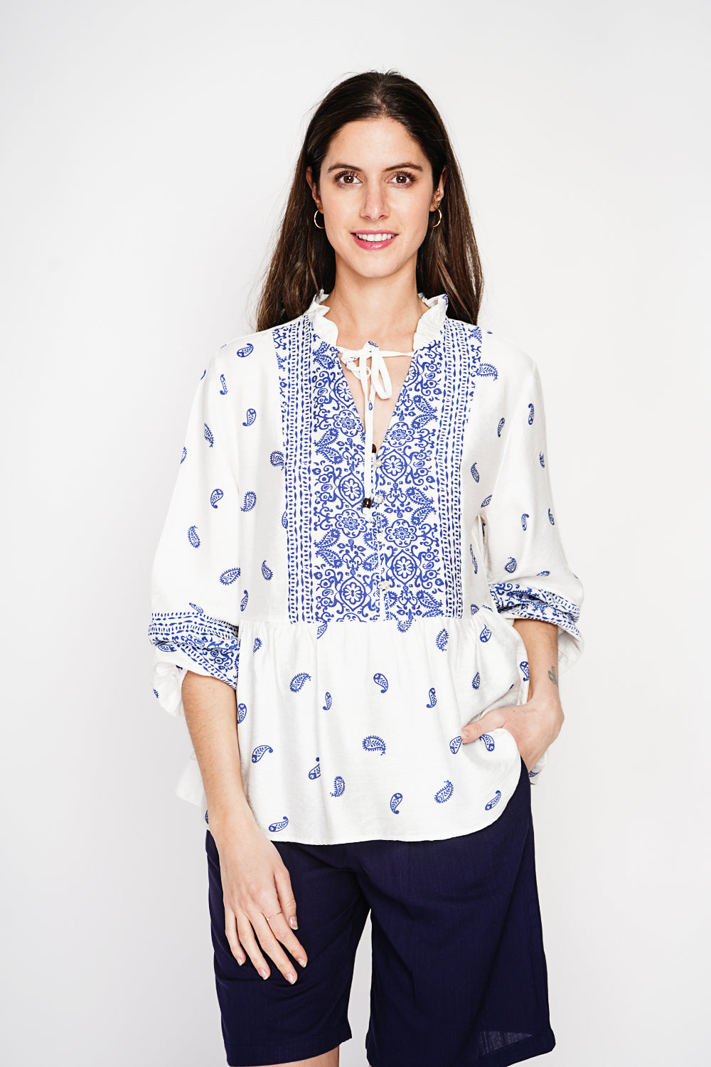 Blouse imprimée brodée col tunisien – Bleu marine – William de Faye