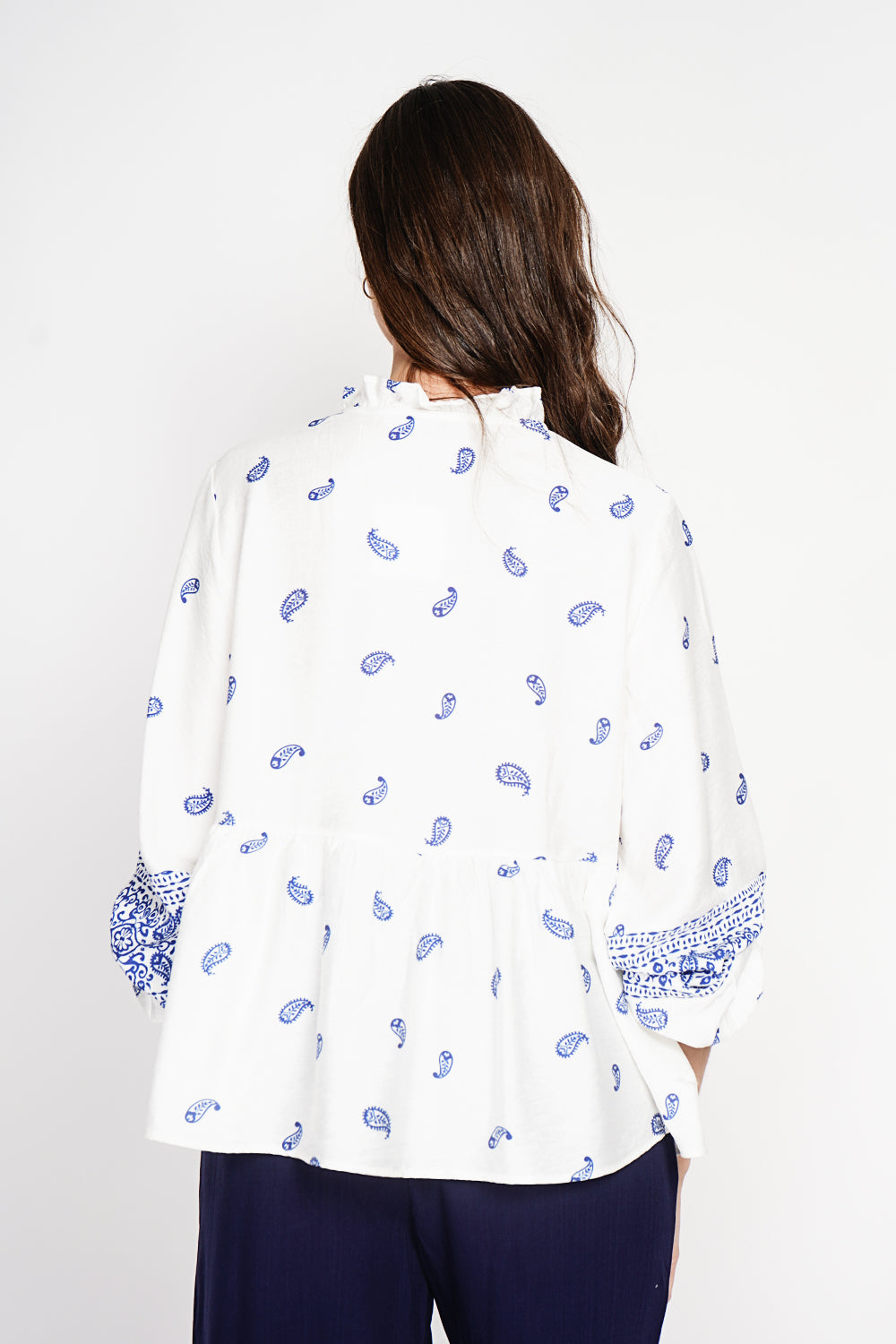 Blouse imprimée brodée col tunisien – Bleu marine – William de Faye