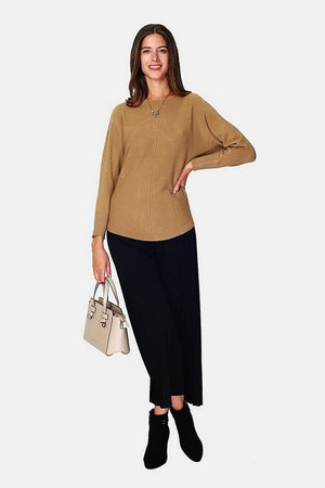 Nervous boat-neck sweater in front with batwing sleeves