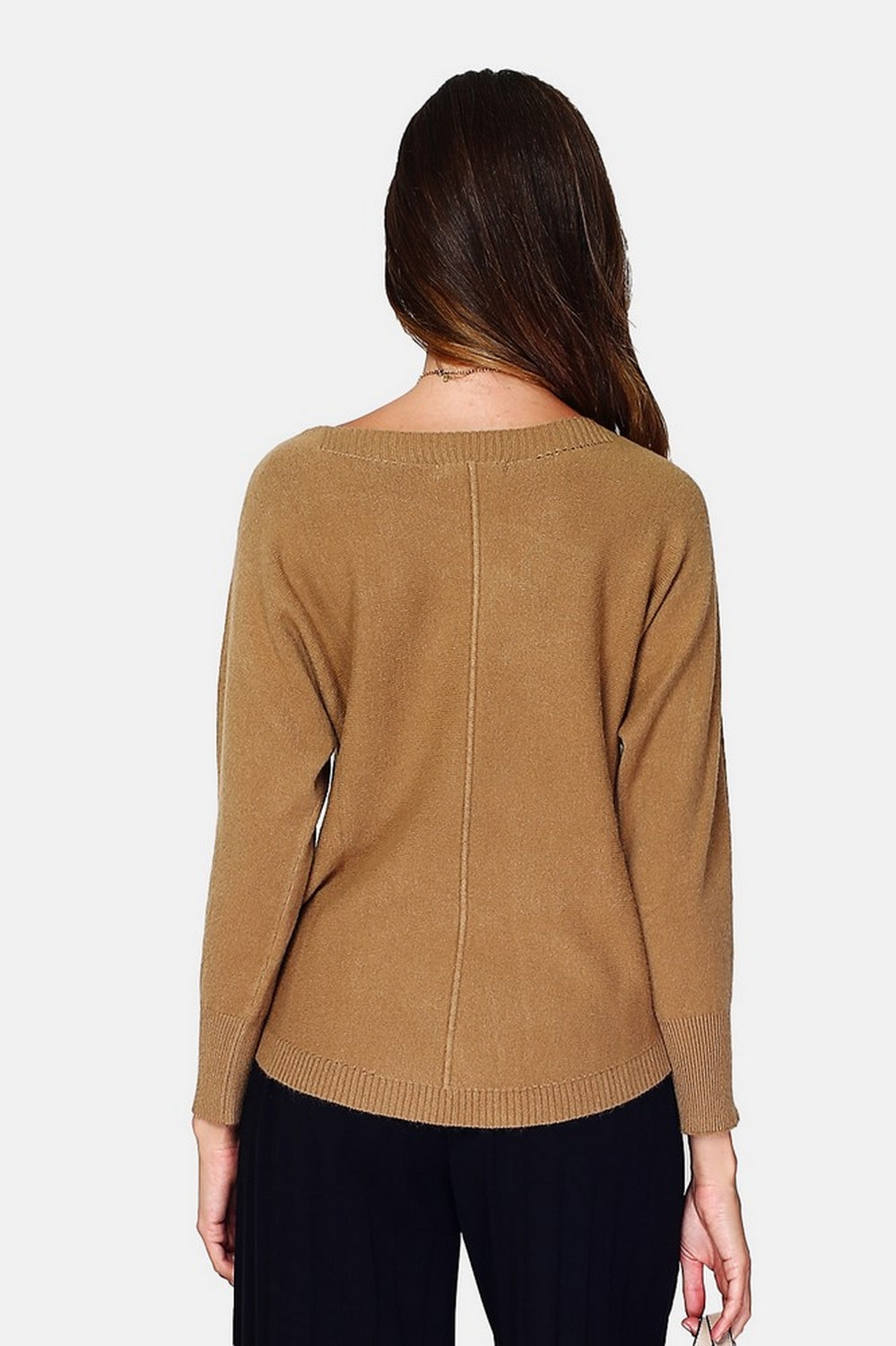 Nervous boat-neck sweater in front with batwing sleeves