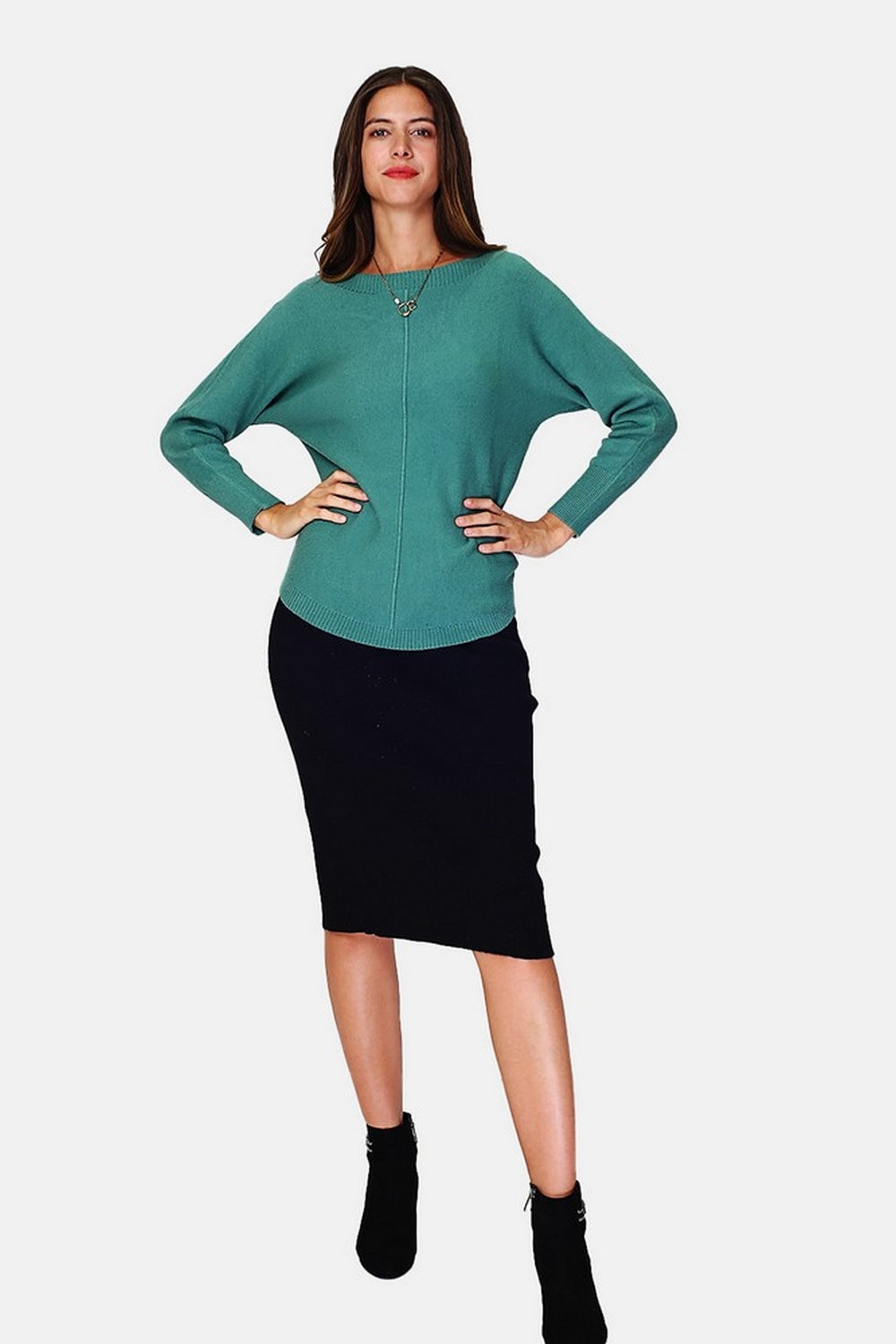 Nervous boat-neck sweater in front with batwing sleeves