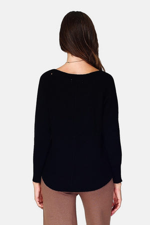 Nervous boat-neck sweater in front with batwing sleeves