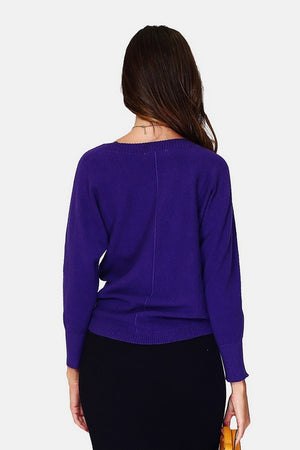 Nervous boat-neck sweater in front with batwing sleeves