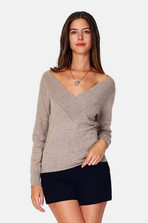 Large crossover v-neck sweater with long sleeves
