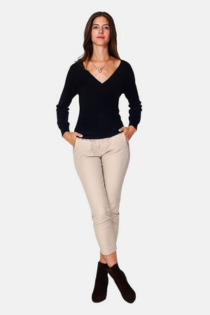 Large crossover v-neck sweater with long sleeves