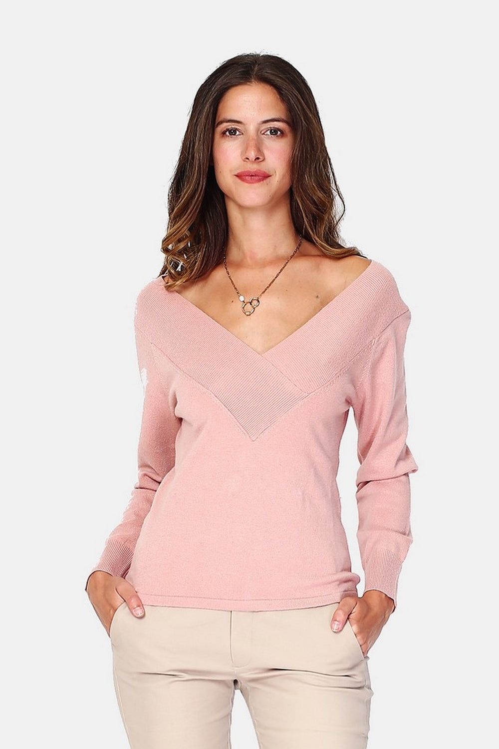 Large crossover v-neck sweater with long sleeves