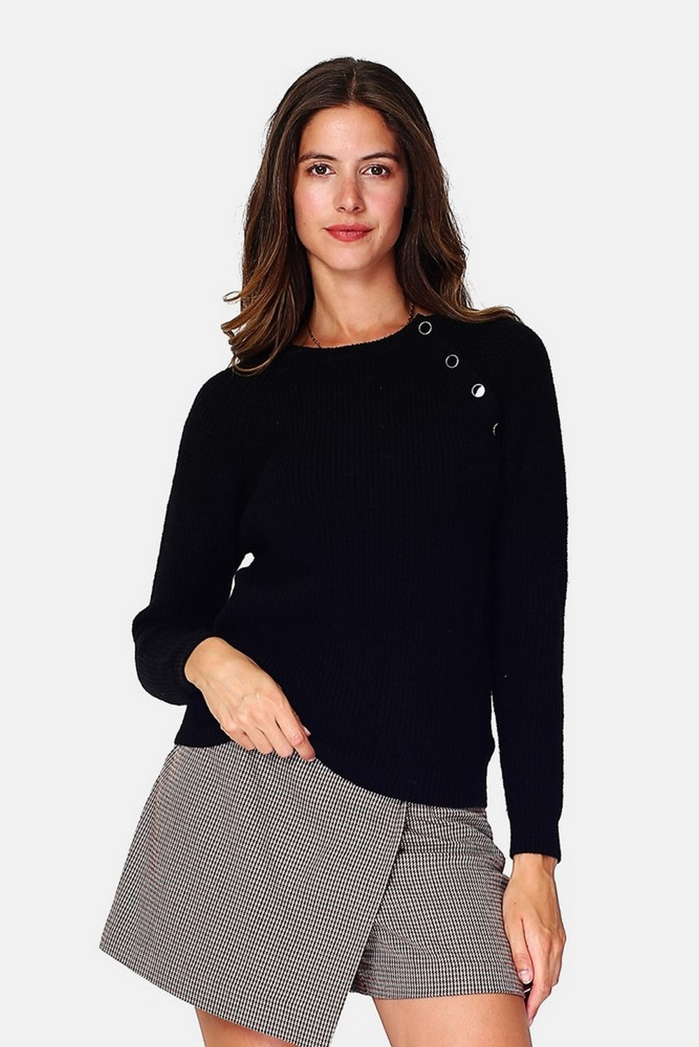 High neck sweater closed by a shoulder button placket, pearl rib knitting