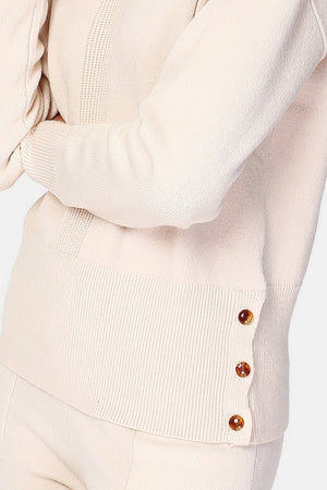 High neck sweater with ribbing on the front and on the sleeves