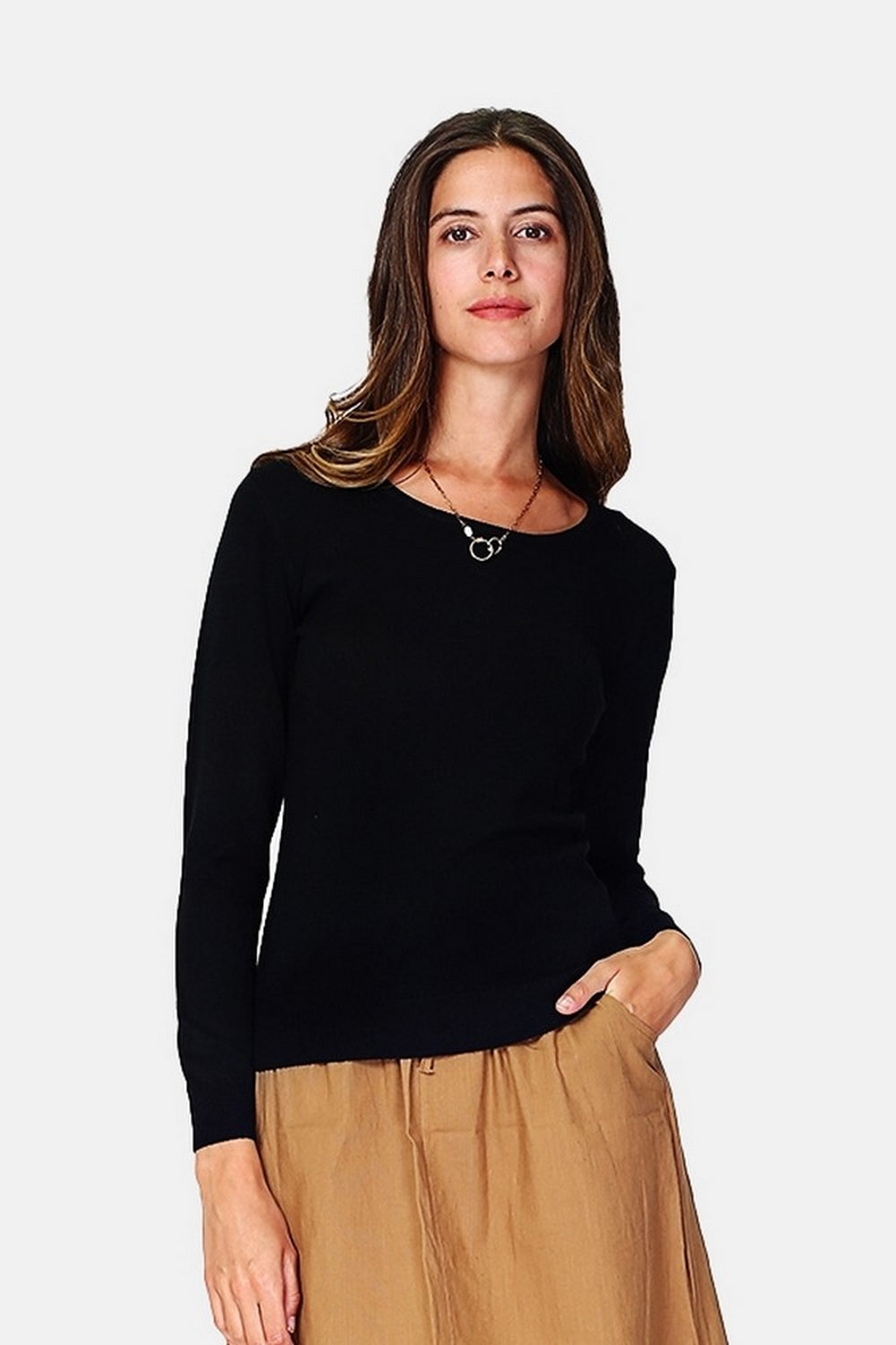 Classic 3-ply knit crewneck sweater with long sleeves