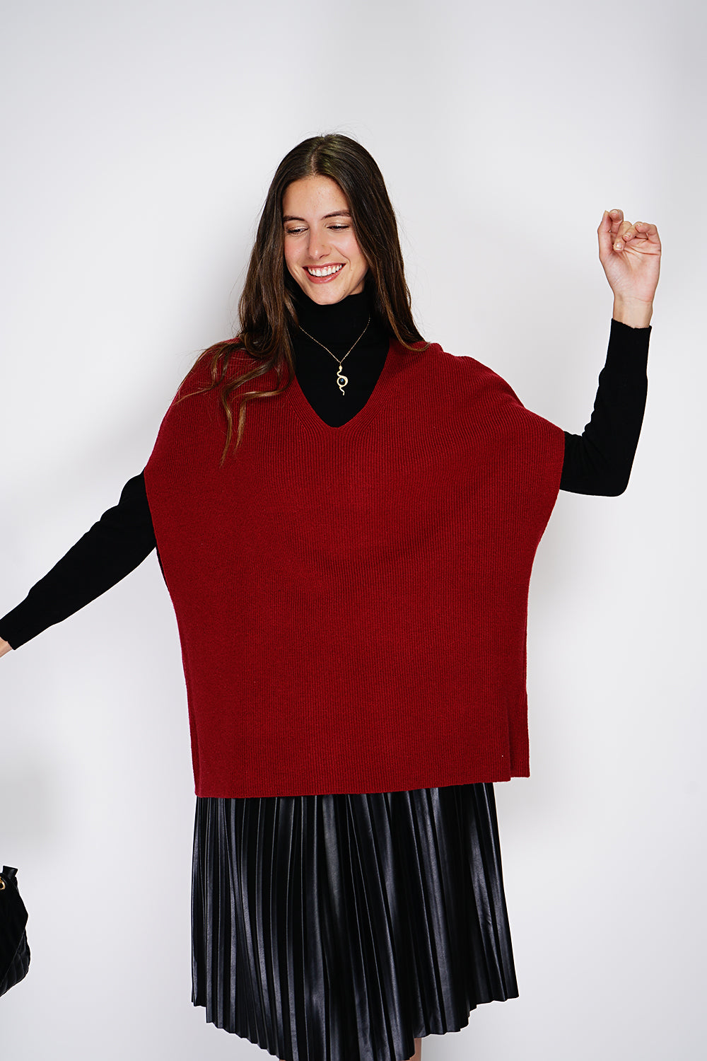 Fancy knit V-neck poncho sweater – Wine red – William de Faye