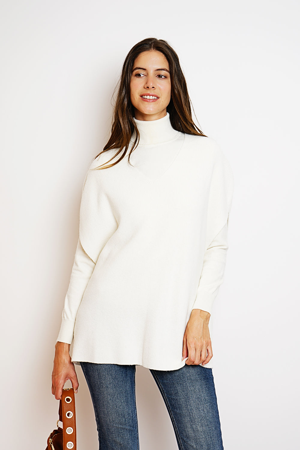 Fancy knit V-neck poncho sweater – Off white – William de Faye