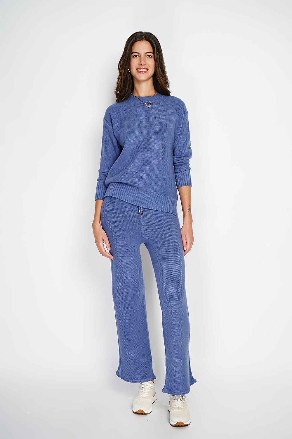 Round-neck sweater and high-waisted wide-leg pants set in 4 threads