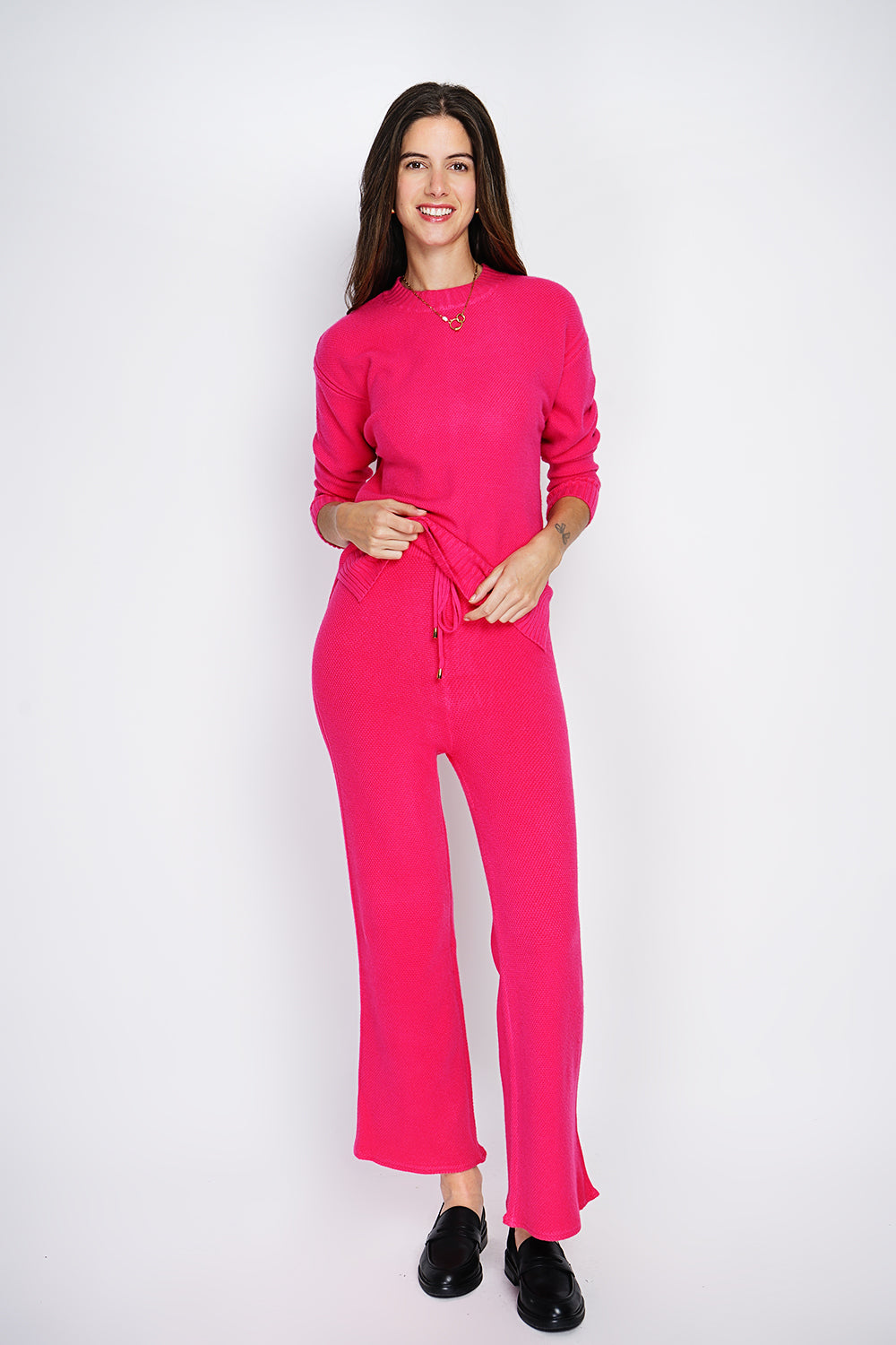 Round-neck sweater and high-waisted wide-leg pants set in 4 threads