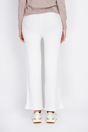 Round-neck sweater and high-waisted wide-leg pants set in 4 threads