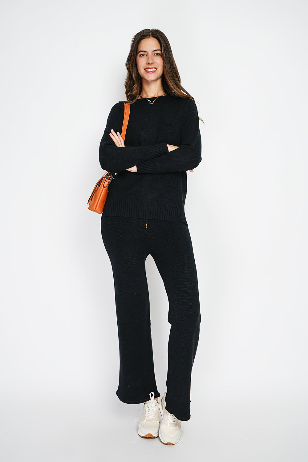 Round-neck sweater and high-waisted wide-leg pants set in 4 threads