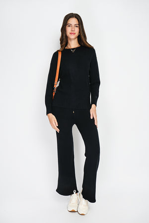 Round-neck sweater and high-waisted wide-leg pants set in 4 threads