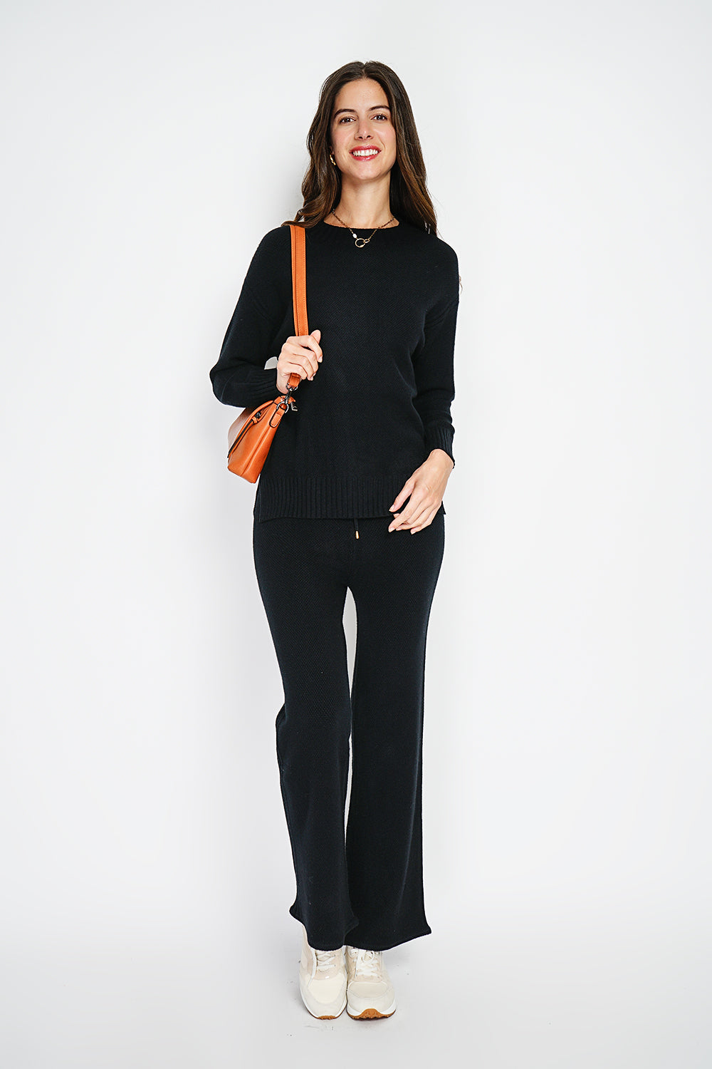 Round-neck sweater and high-waisted wide-leg pants set in 4 threads