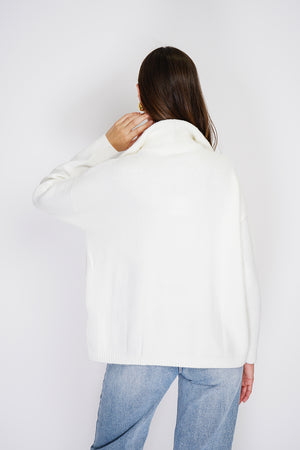 High-neck poncho sweater closed with a zip, fancy knitting with long sleeves