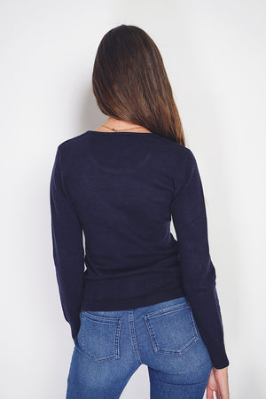 Classic round neck sweater knitted in 2 threads with long sleeves