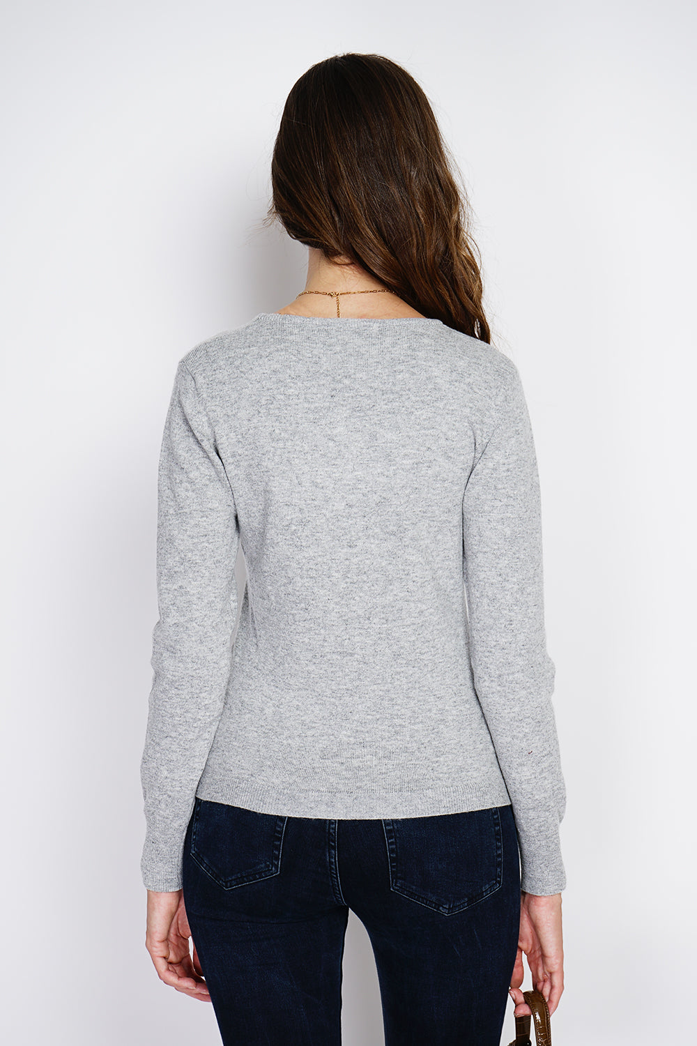 Classic round neck sweater knitted in 2 threads with long sleeves