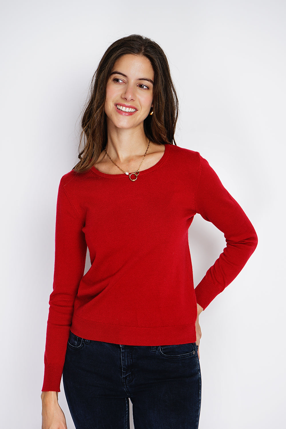 Classic round neck sweater knitted in 2 threads with long sleeves