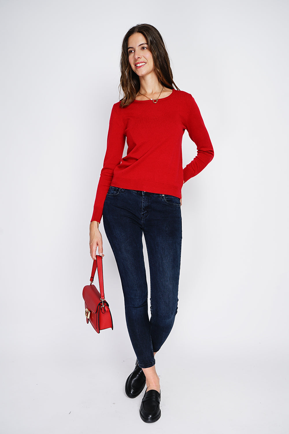 Classic round neck sweater knitted in 2 threads with long sleeves