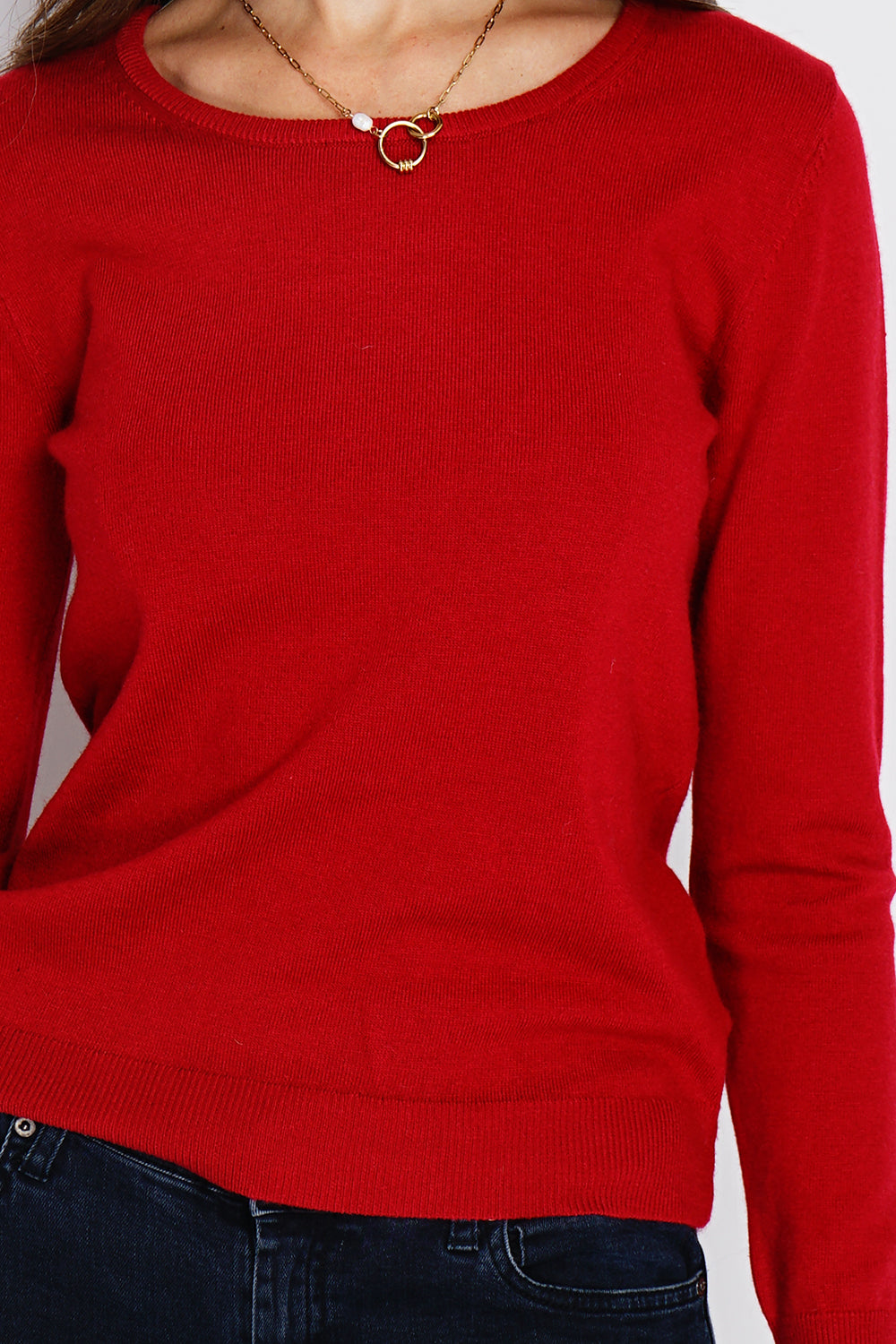 Classic round neck sweater knitted in 2 threads with long sleeves