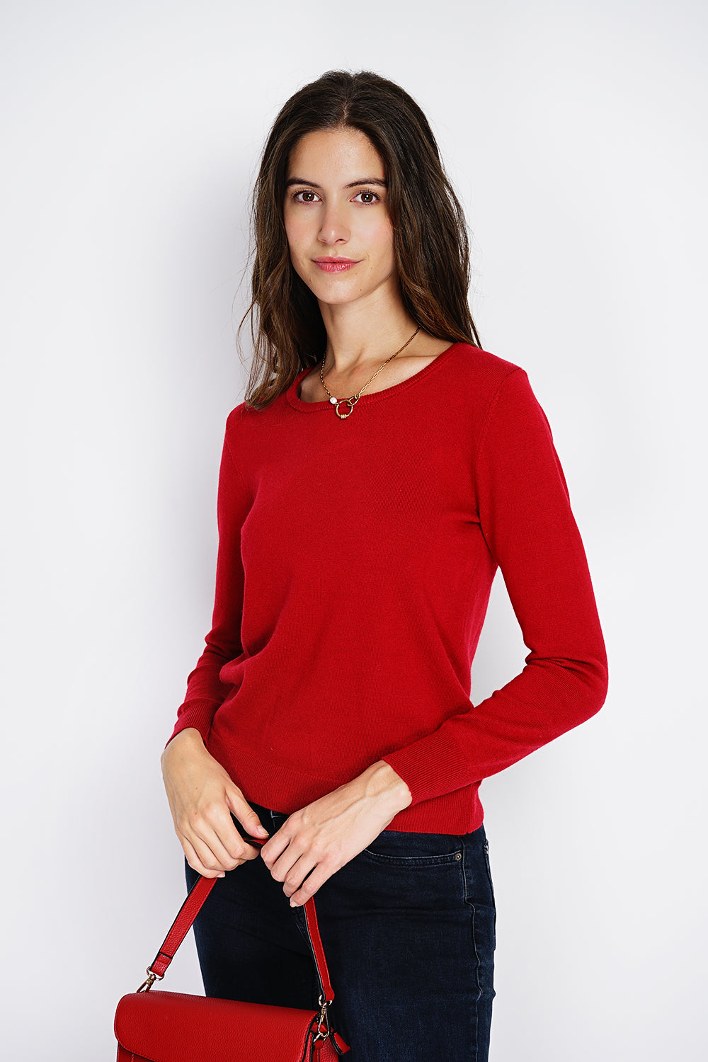 Classic round neck sweater knitted in 2 threads with long sleeves