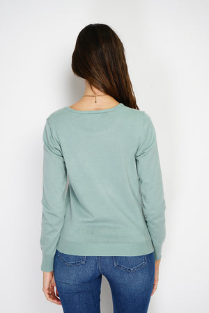 Classic round neck sweater knitted in 2 threads with long sleeves