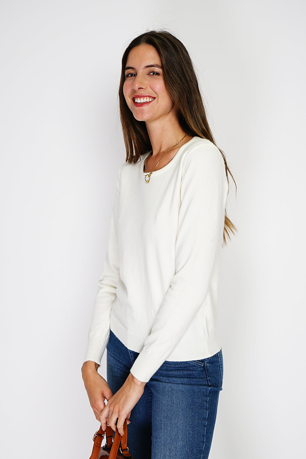 Classic round neck sweater knitted in 2 threads with long sleeves