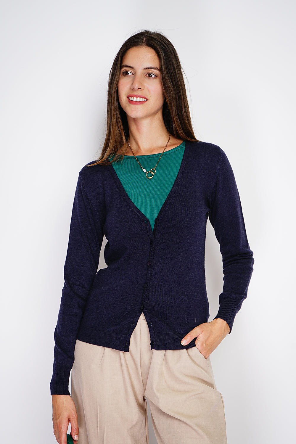 Classic crew neck cardigan knitted in 2 threads with long sleeves