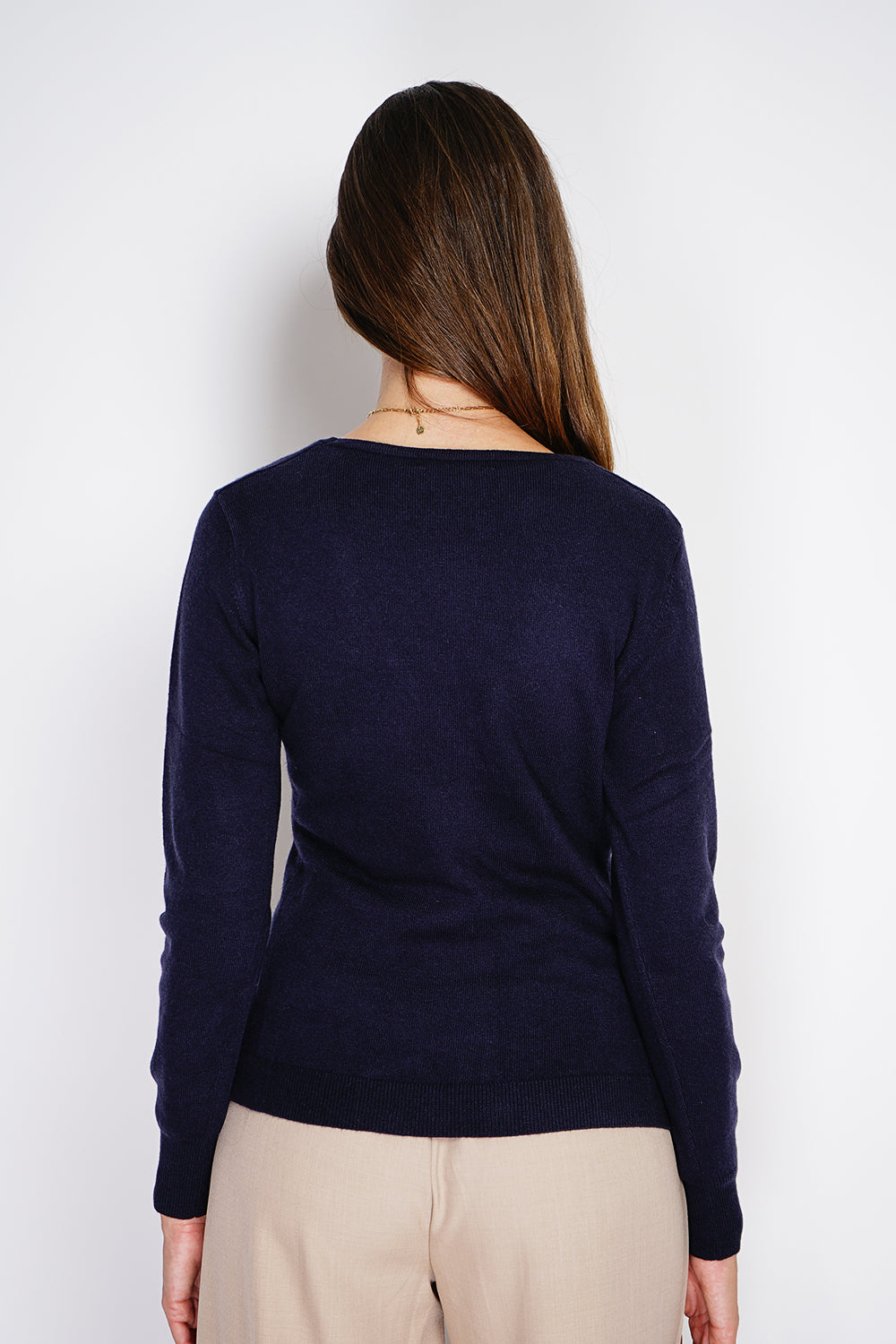 Classic crew neck cardigan knitted in 2 threads with long sleeves