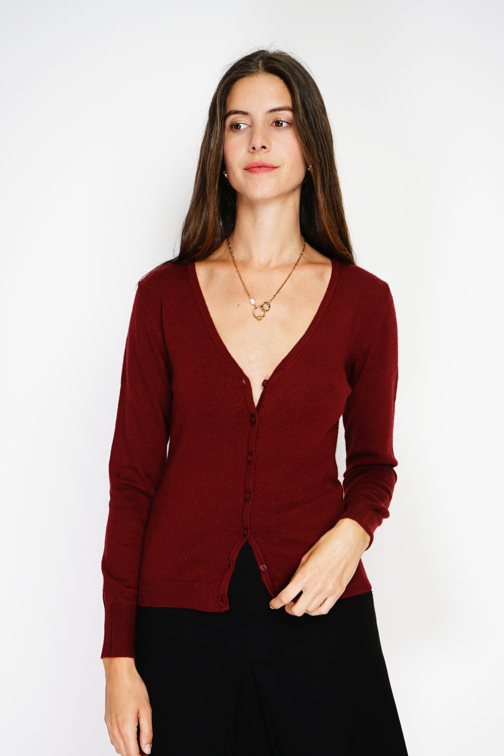 Classic crew neck cardigan knitted in 2 threads with long sleeves