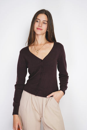 Classic crew neck cardigan knitted in 2 threads with long sleeves