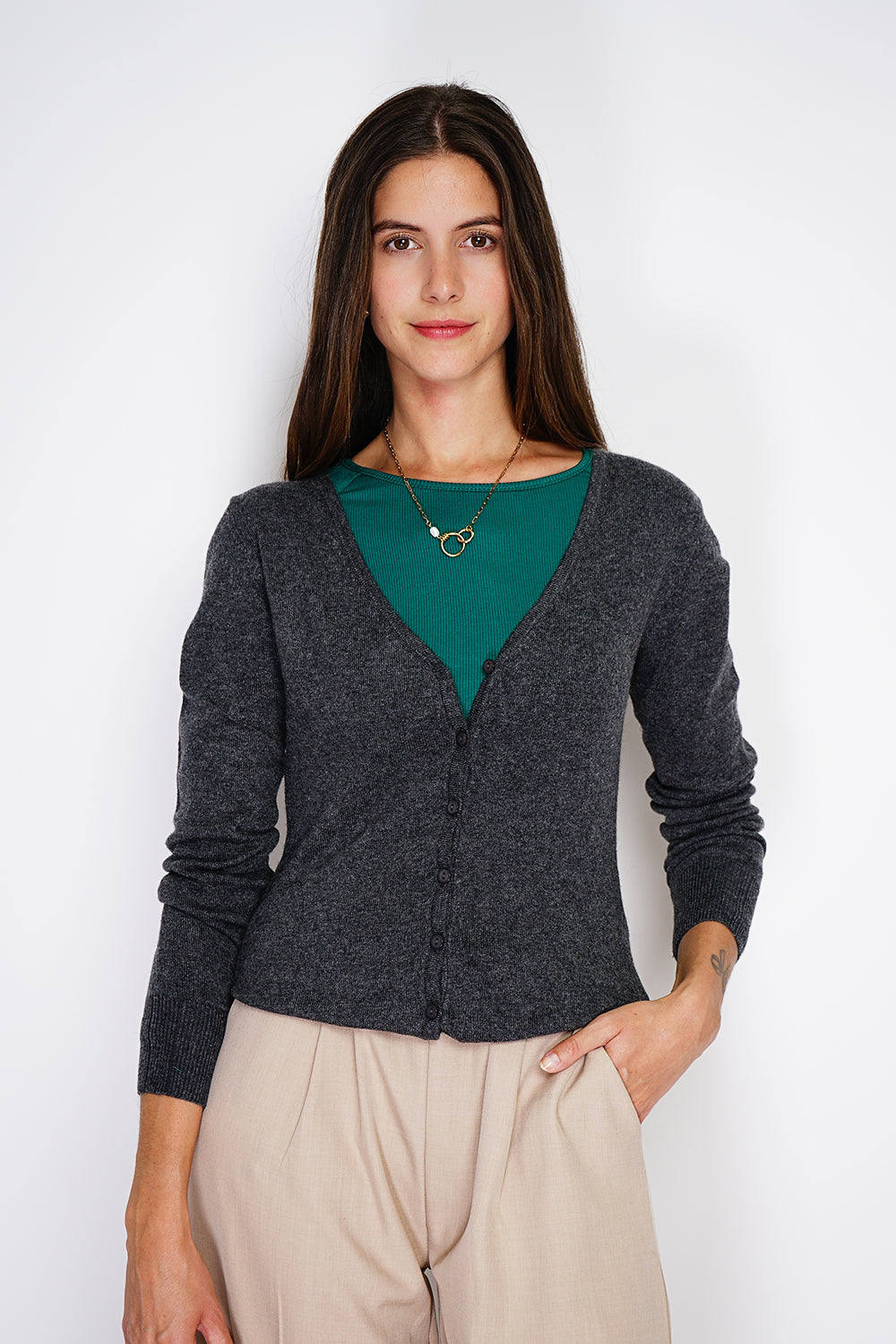 Classic crew neck cardigan knitted in 2 threads with long sleeves