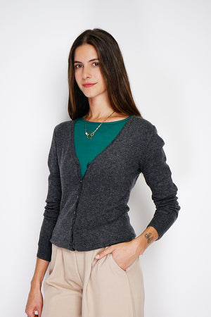 Classic crew neck cardigan knitted in 2 threads with long sleeves