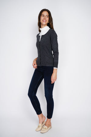 Classic V-neck cardigan knitted in 2 threads with long sleeves