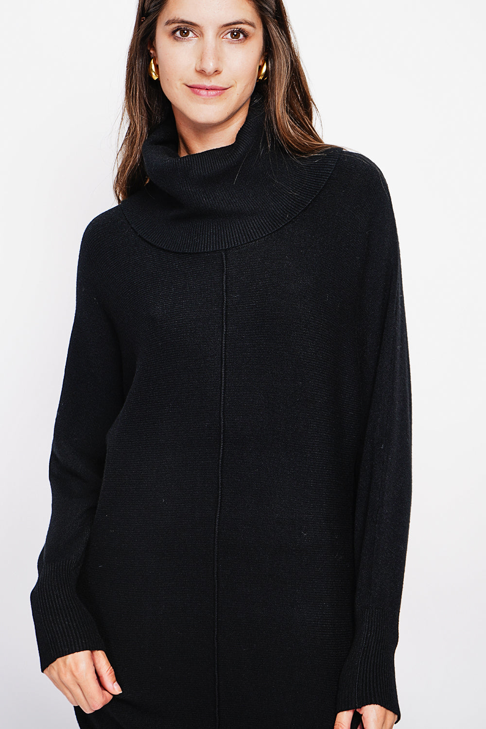 Oversized scoop neck dress with edgy front and batwing sleeves – Black – William de Faye