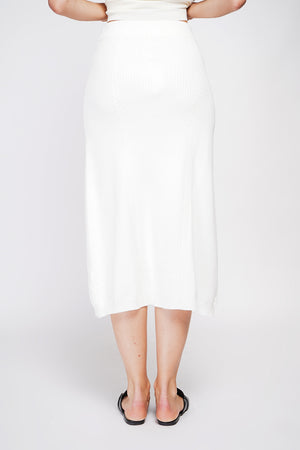 Long twisted skirt