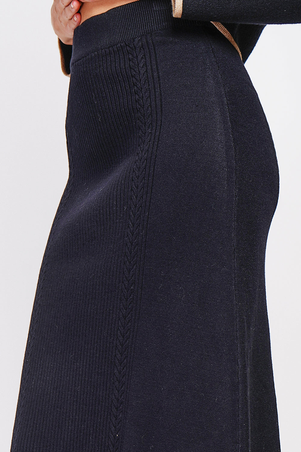Long twisted skirt