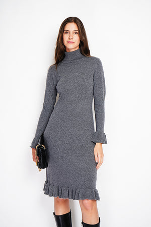 Dress with large low collar in foufou on long sleeves and bottom