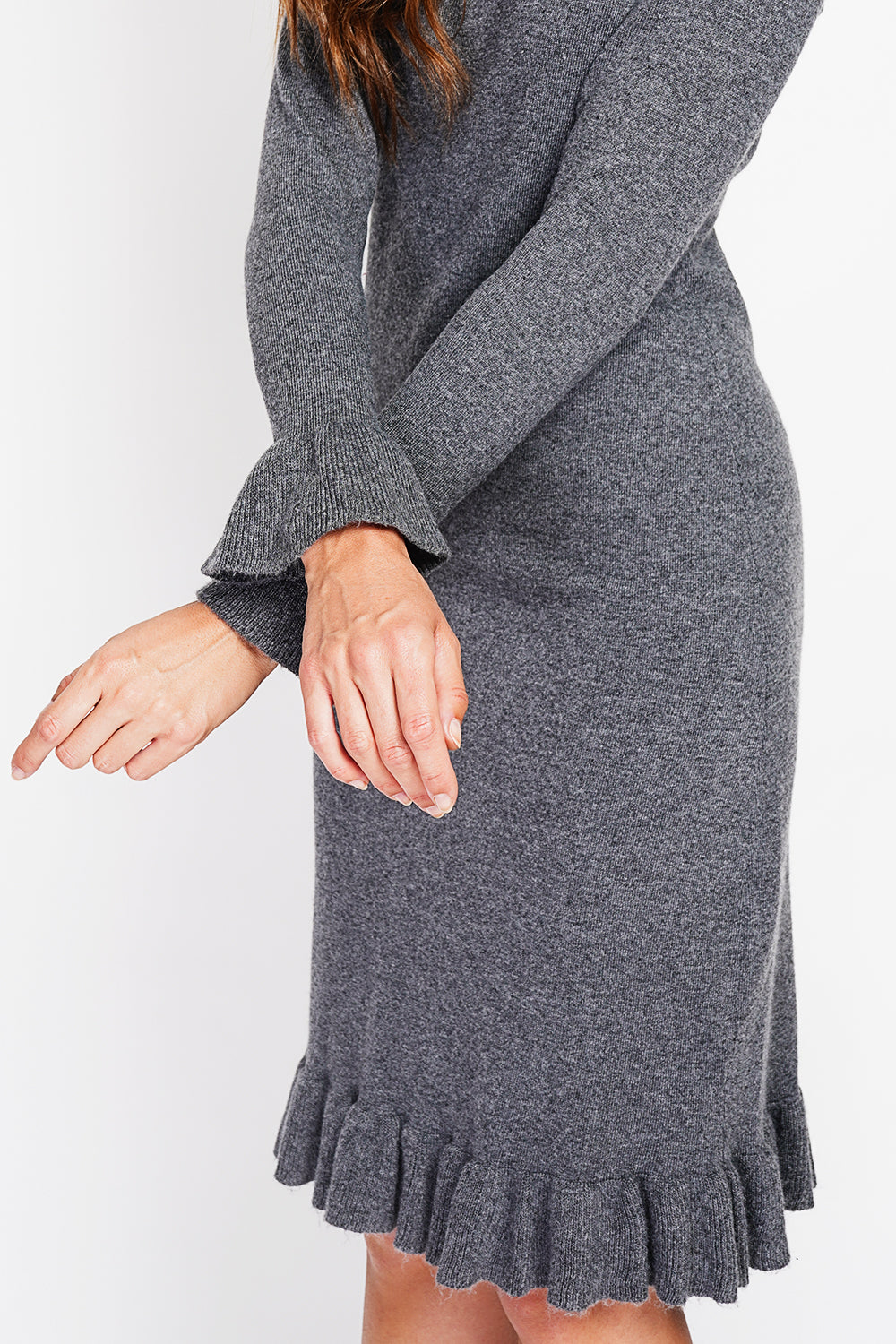 Dress with large low collar in foufou on long sleeves and bottom