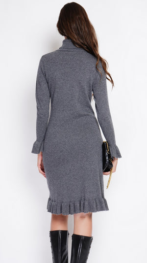 Dress with large low collar in foufou on long sleeves and bottom