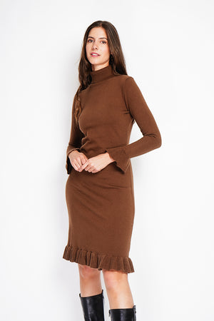 Dress with large low collar in foufou on long sleeves and bottom