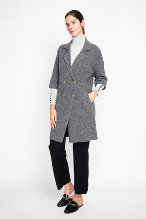 Long coat with shawl collar, oversized cut, front pockets and mid-length sleeves