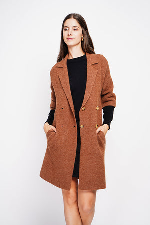Long coat with shawl collar, oversized cut, front pockets and mid-length sleeves