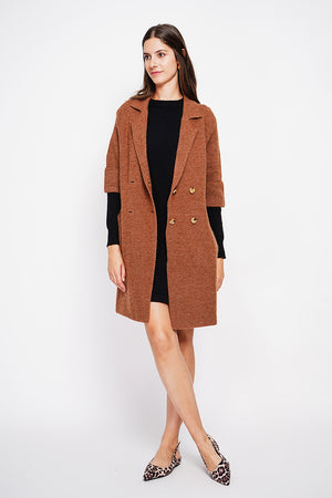 Long coat with shawl collar, oversized cut, front pockets and mid-length sleeves