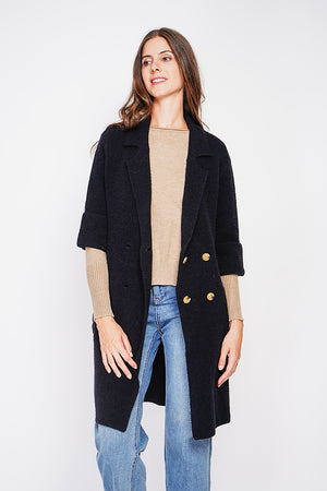 Long coat with shawl collar, oversized cut, front pockets and mid-length sleeves